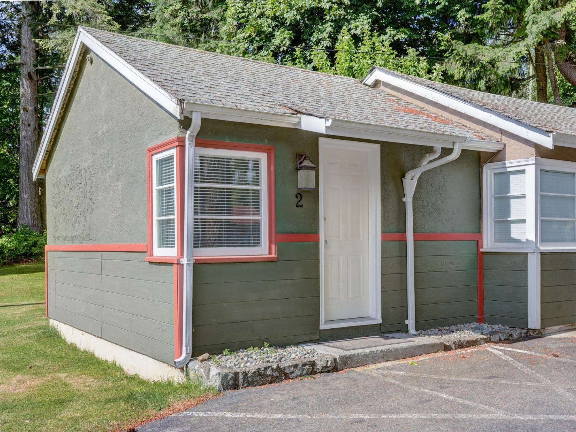 Malahat Bungalows Motel Экстерьер фото