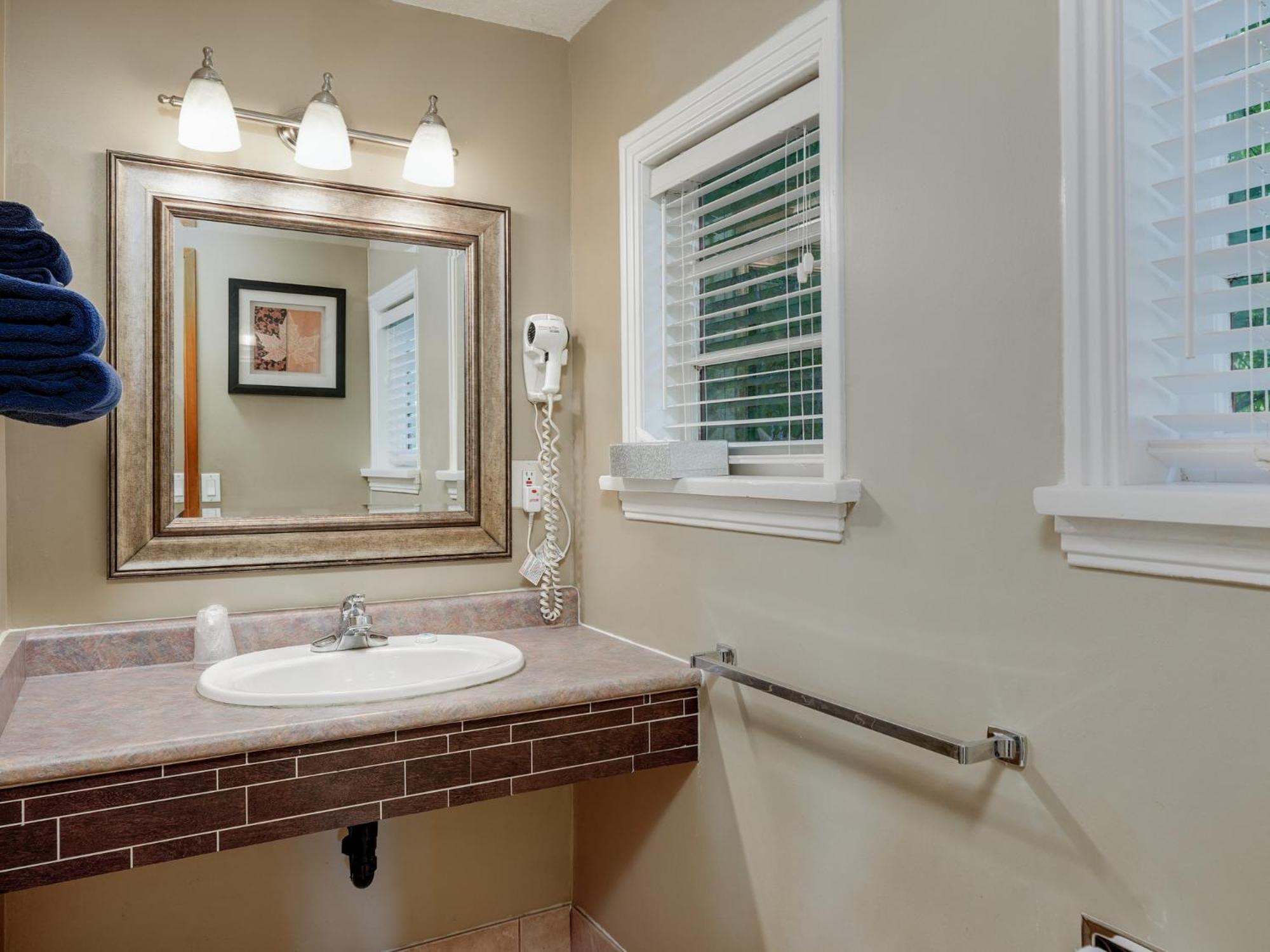 Malahat Bungalows Motel Экстерьер фото