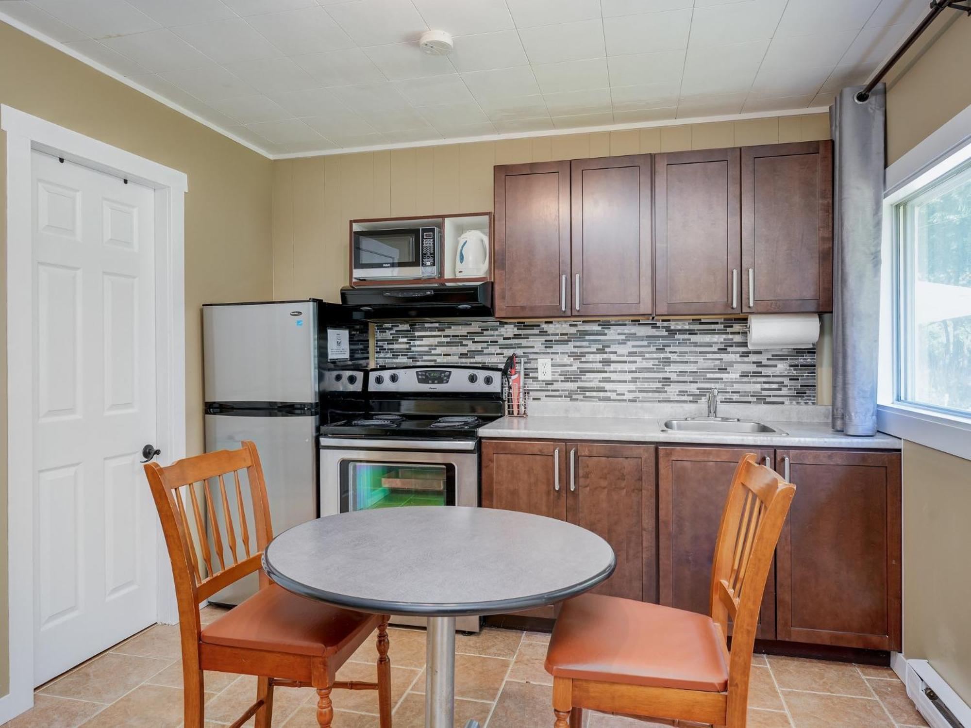 Malahat Bungalows Motel Экстерьер фото