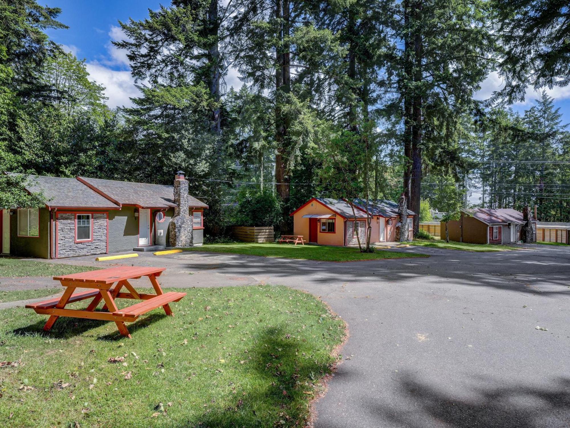 Malahat Bungalows Motel Экстерьер фото